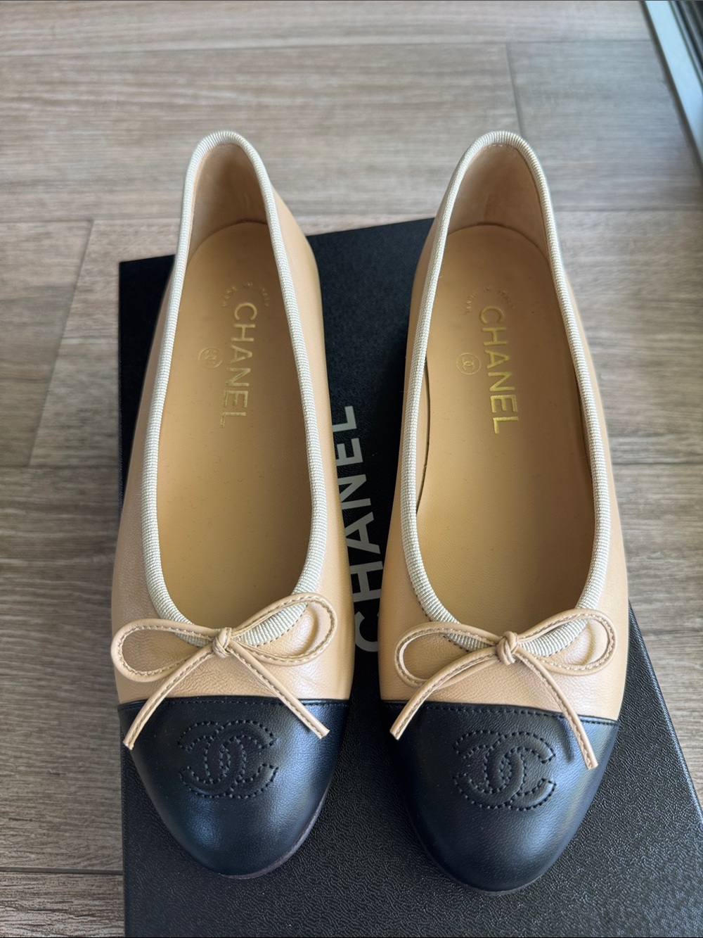 CHANEL Beige and Black Two-Tone Cap-Toe Ballet Flats - Picture 11 of 16